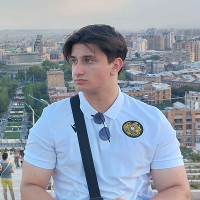 Julian Tigranjan Working